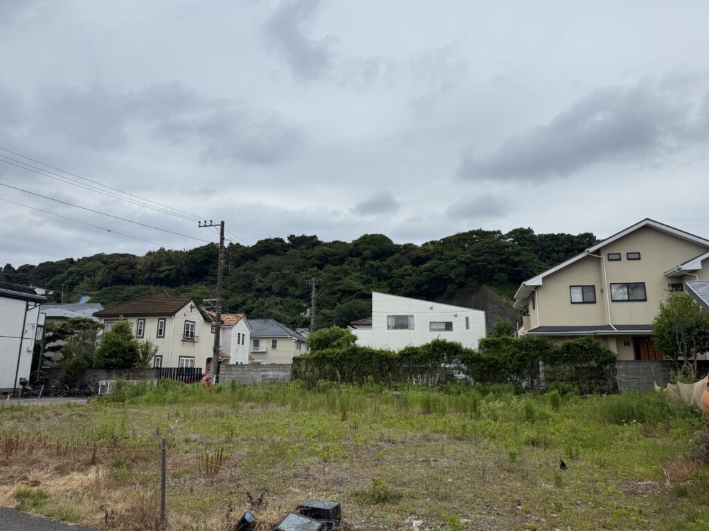 ZEN大学正面は披露山
