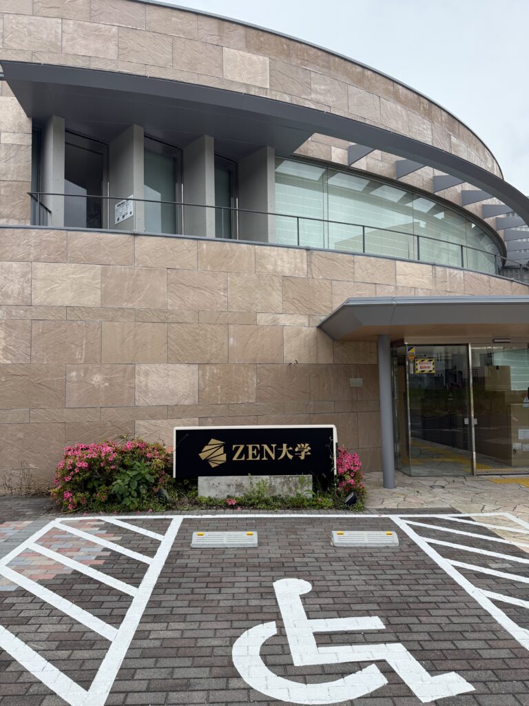 ZEN大学駐車場